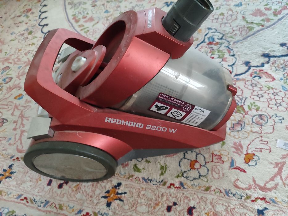 Продам пылесос Redmond