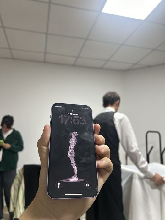 Продаю iphone 12 идеаллл!!