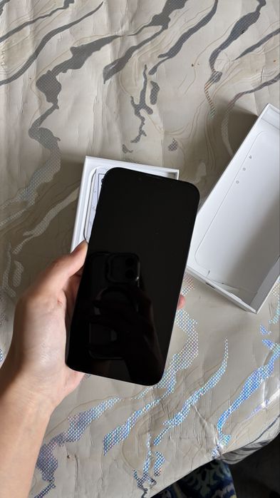 Продам Iphone 13