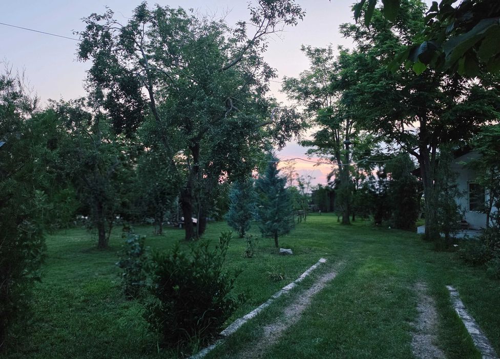 Vând casă cu patru camere