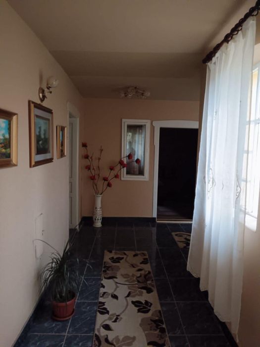 Vând casă complet mobilată