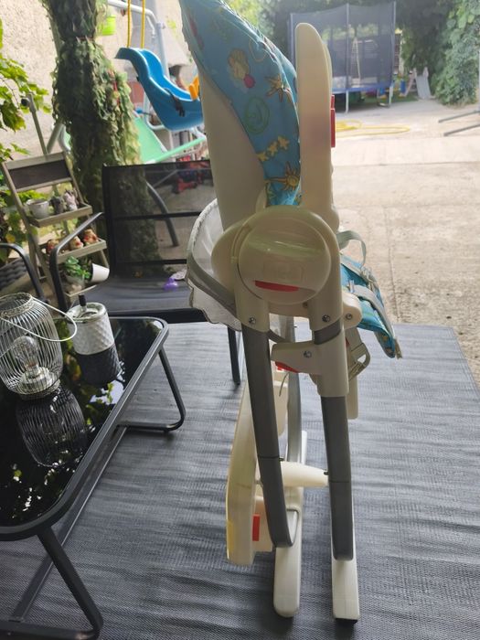 Vând scaun de masa Chicco