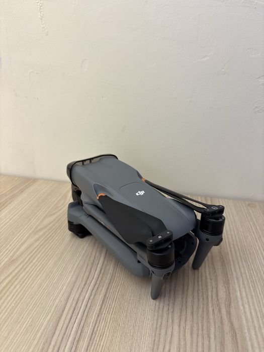 Продам дрон квадрокоптер Dji air 3