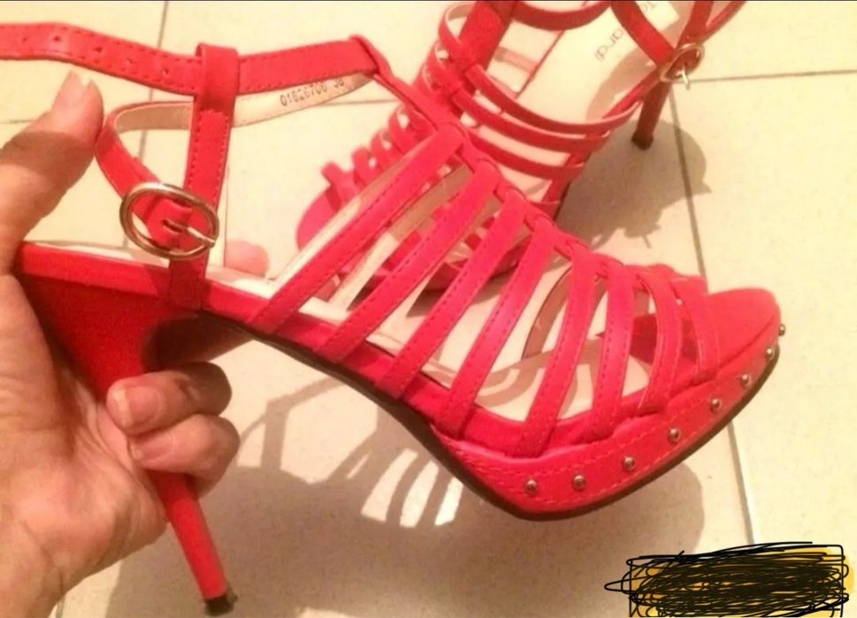 Туфли босоножки танкетки красные