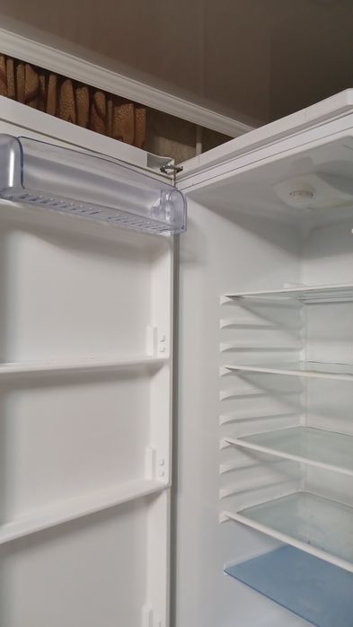 Продам холодильник на запчасти.Самовывоз