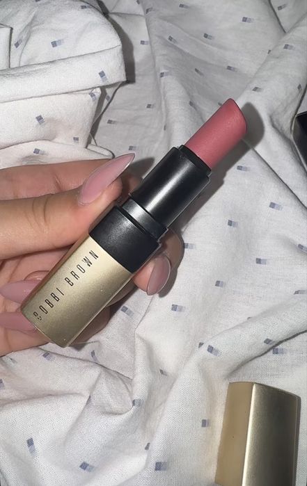 Оригинальные помады Estée Lauder и Bobbi Brown