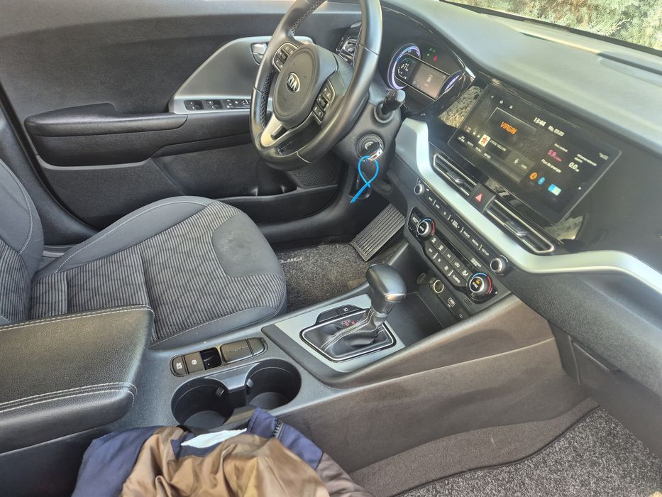 Niro. Alb perlat.carte service. Navigatie.jante aliaj.leduri