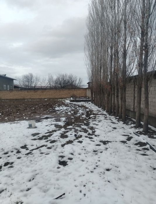 yer sotiladi 4 sotigi bolinip