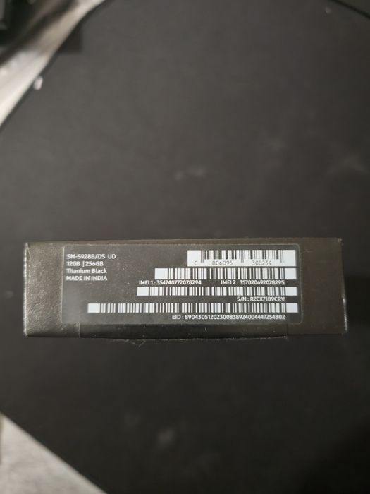 Samsung S24 ultra Titanium Black в комплект с Galaxy Buds 3 Pro