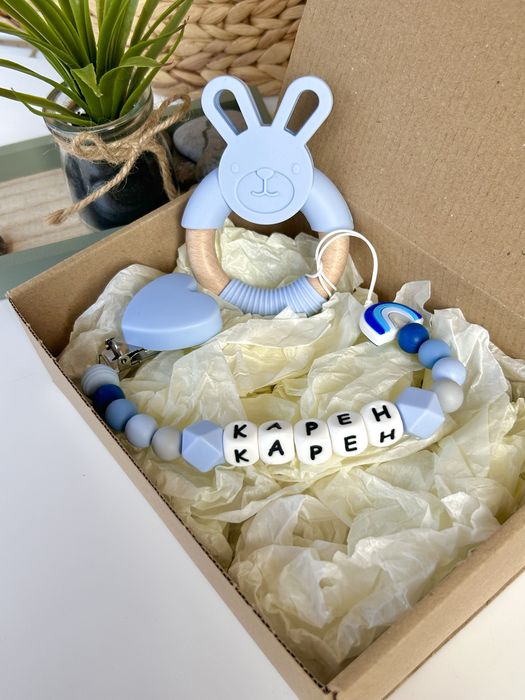 Силиконов клипс за биберон с име и гризалка