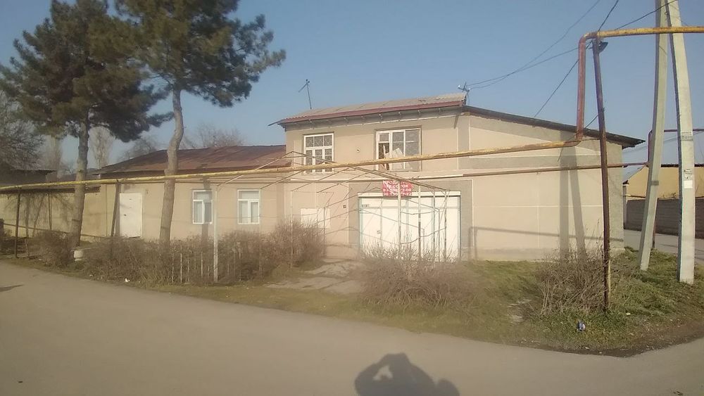 Hovli 16 sotix krestikda joylashgan