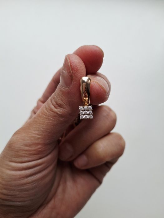 Продам золотые серьги