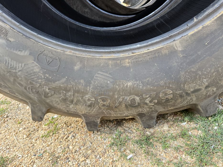 520/85r42 vredestein