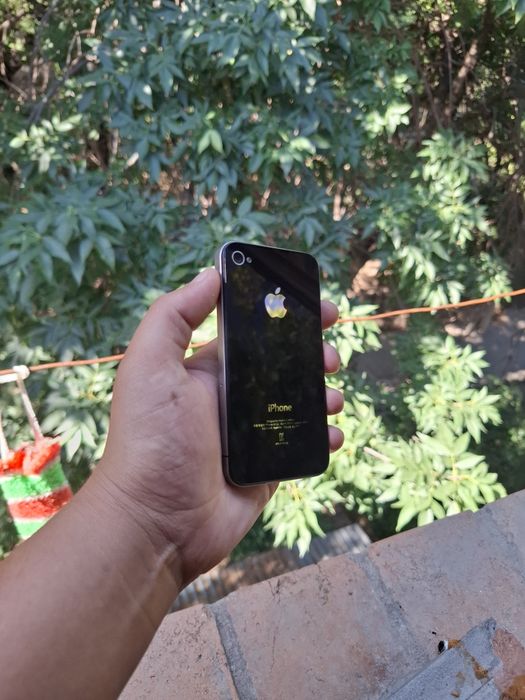 iPhone 4 // 16 gb yengi