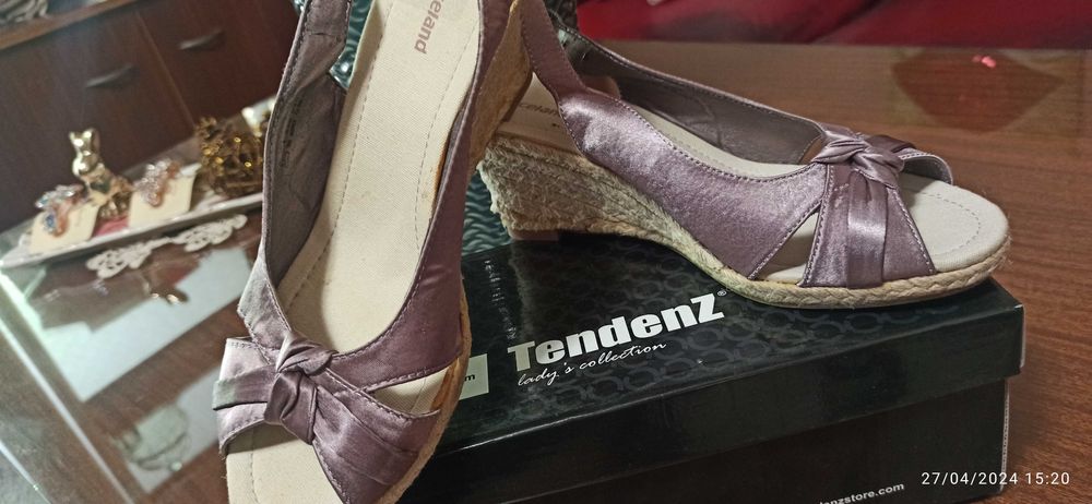 Елегантни дамски обувки от сатен.
Цвят пепел от рози!