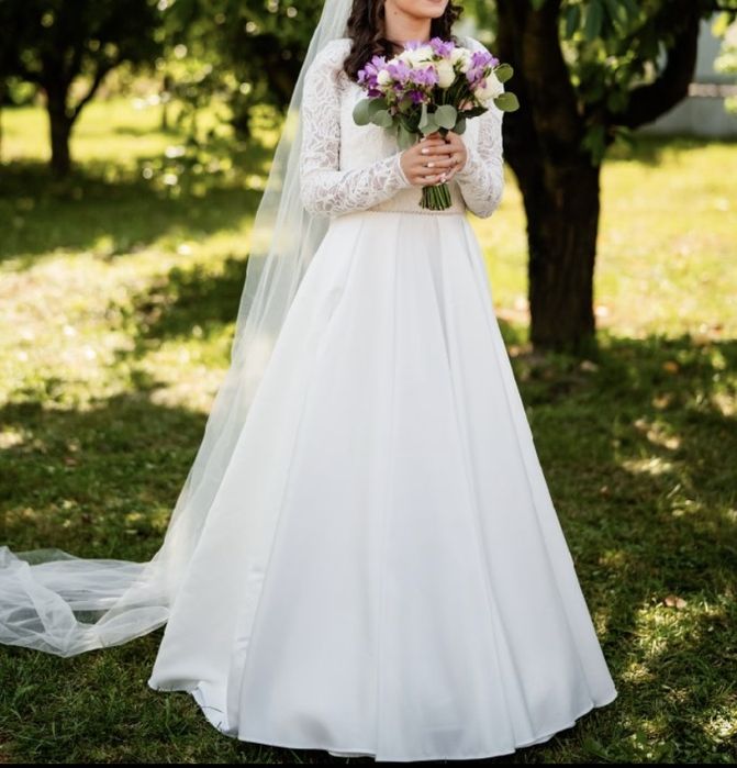 Rochie de mireasă cu crinolină și voal de 3m