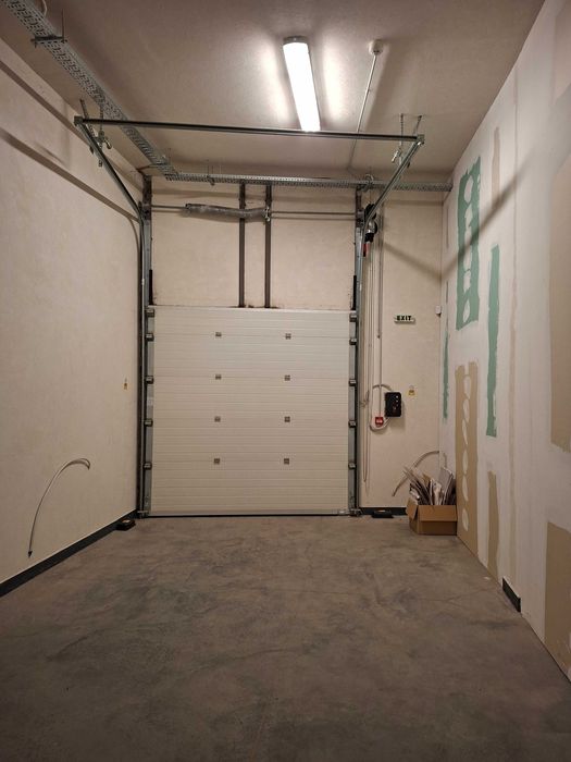 Отдава под наем склад в жк Младост 1А