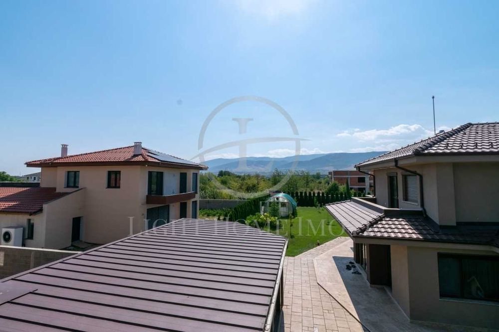 Реф. 2741 Уникална двуетажна къща с двор гараж и паркомясто Беломорски