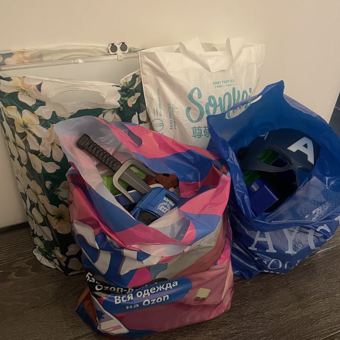 4 пакета игрушек