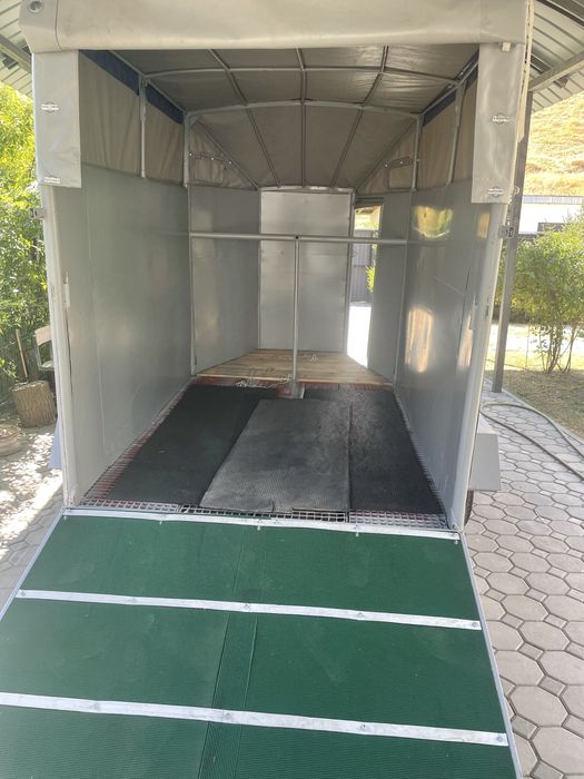 Коневозка для 2 лошадей