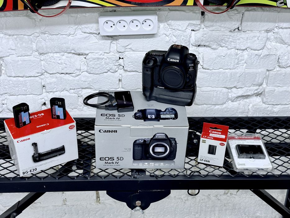Продам профессиональную фотокамеру Canon EOS 5D Mark IV