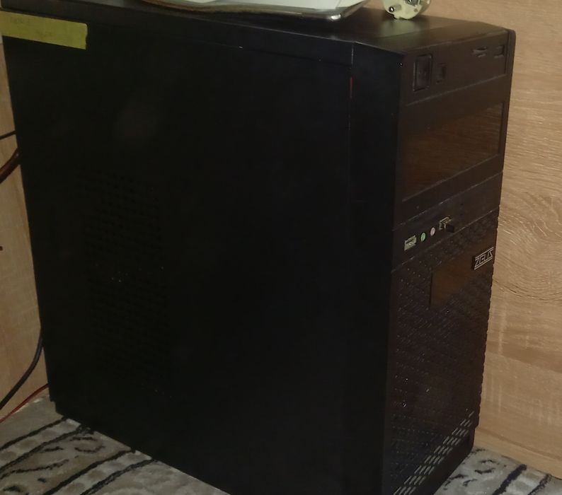 Komplekt Kompyuter hamda qo'shimcha monitor sotiladi