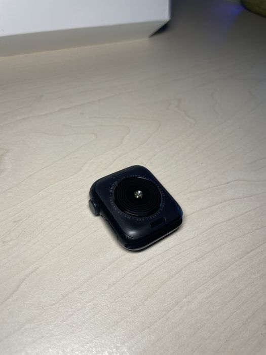Apple Watch SE 2 (40mm) Като нов! - 100% Батерия, Пълен комплект