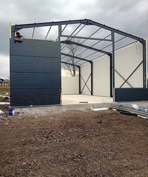Vand 5 Ferme la 10.00m si 10 stalpi la 4.00m