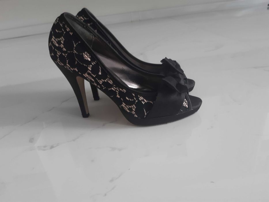 Елегантни дамски обувки