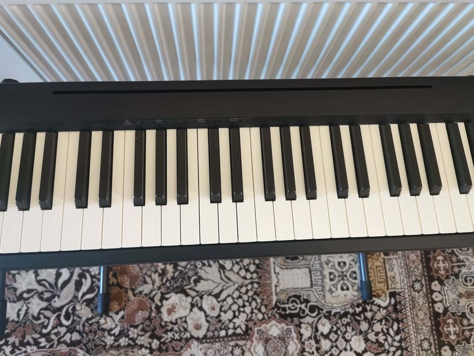 Продавам електронно пиано Roland FP10
