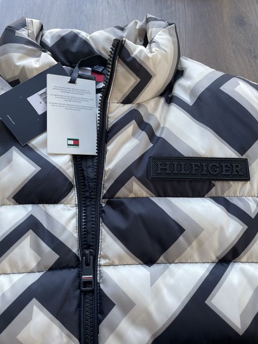 Vestă Tommy Hilfiger noua originala!!!