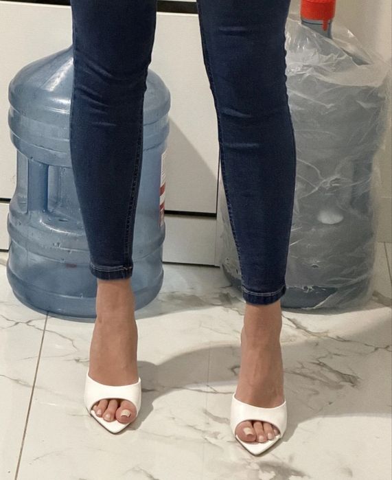 Босоножки белые 37 размер