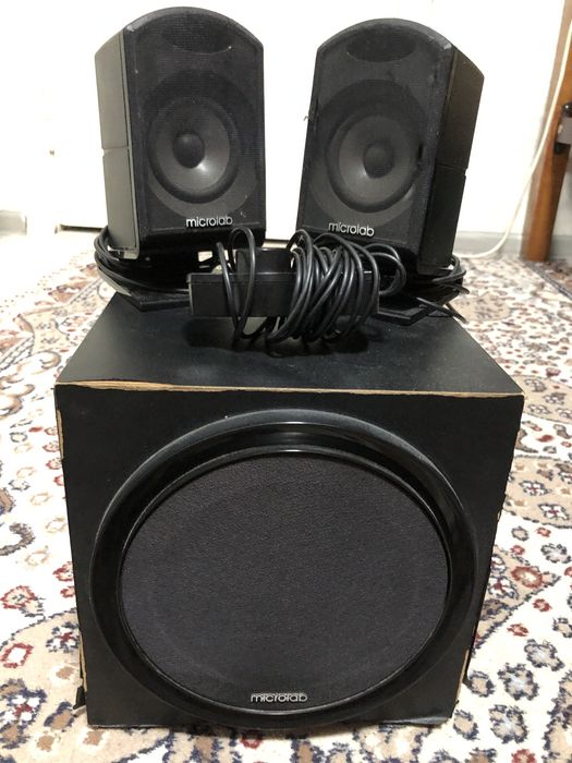 Сабвуфер с двумя колонками