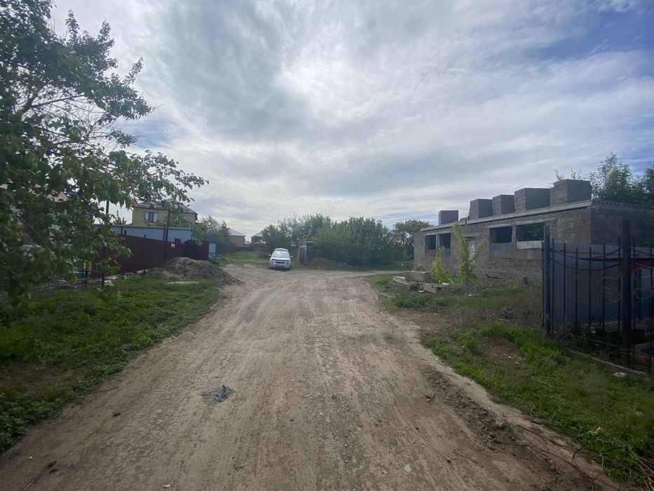 Продам участок с недостроенным домом