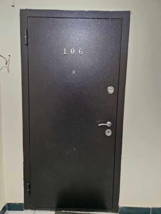 Продам входную дверь