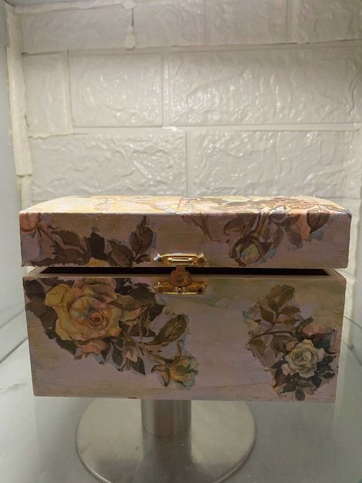 Кутия за бижута  рози