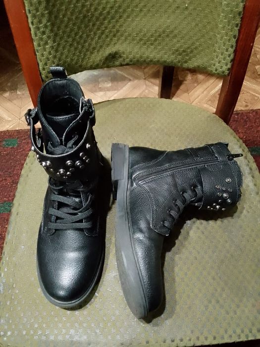 Продам Ботинки женские