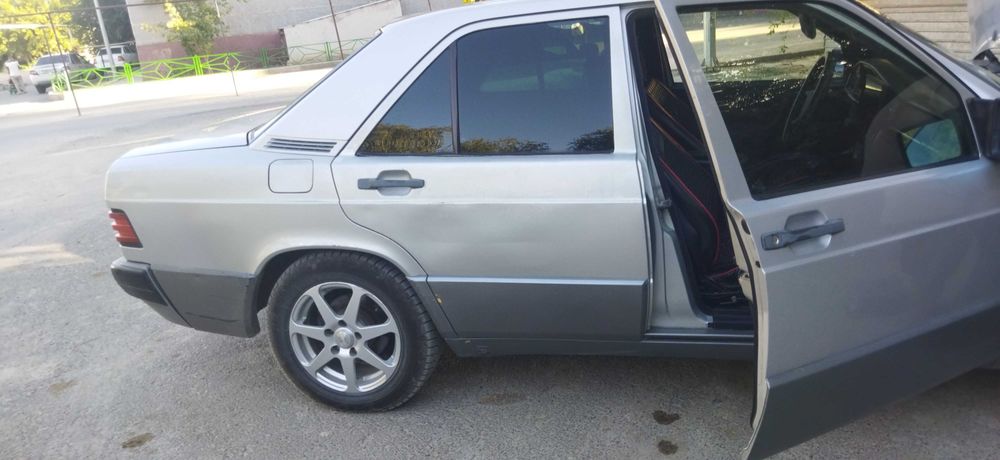 Мерседес 190 обиом 2куб