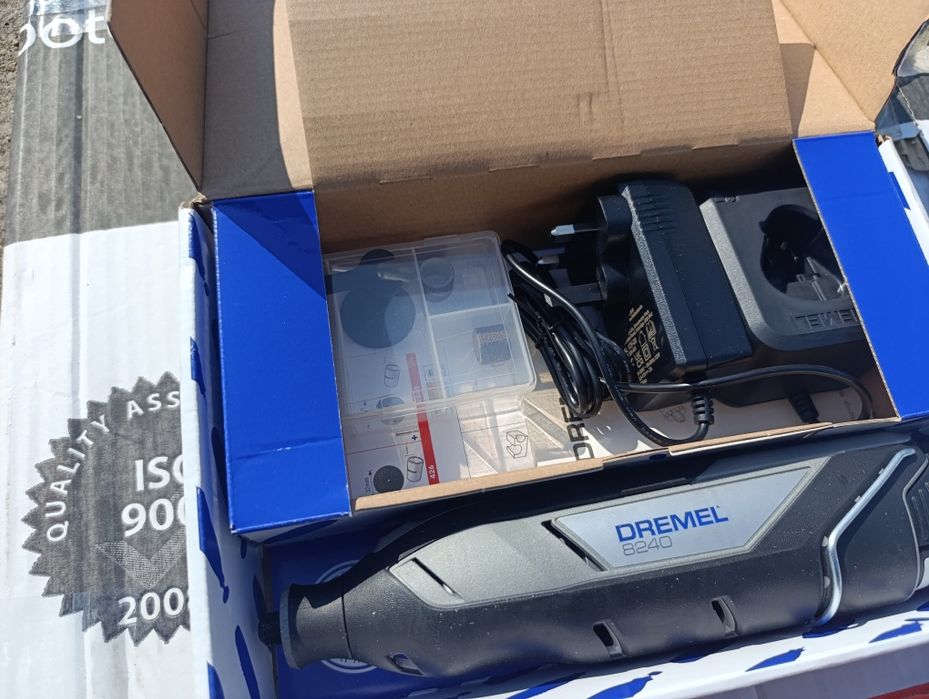 Акумулаторен мултишлайф Дремел 8240 / Dremel 8240