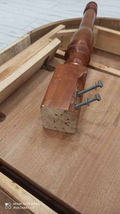 Продам обеденный стол