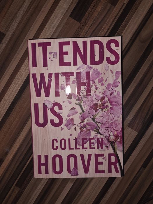 Книгата ,,It Ends With Us на'' на Колийн Хувър