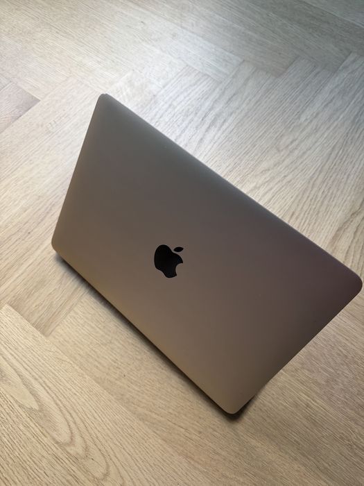 MacBook Retina 12 inch 8 GB ram 250 GB