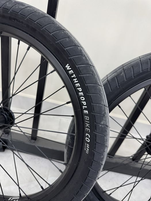 Колеса на велосипед.