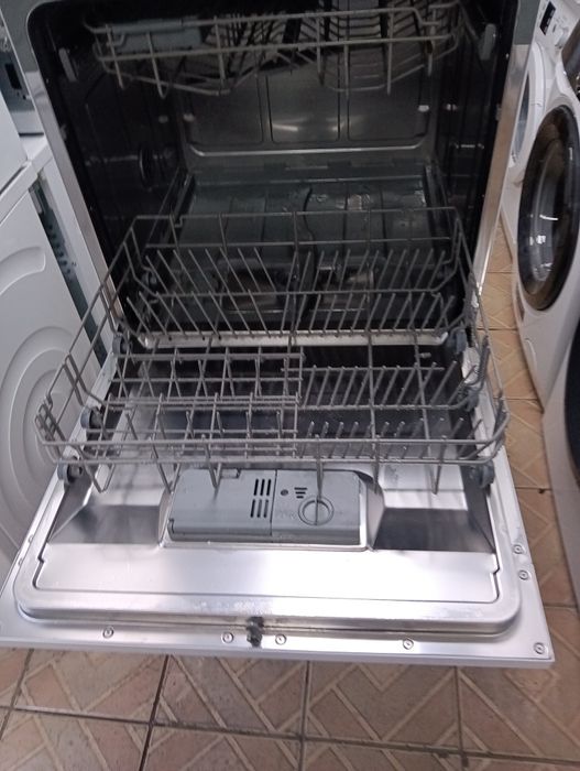 Свободно стояща съдомиялна за 8 комплекта кубче Candy  2 год.Гаранция!