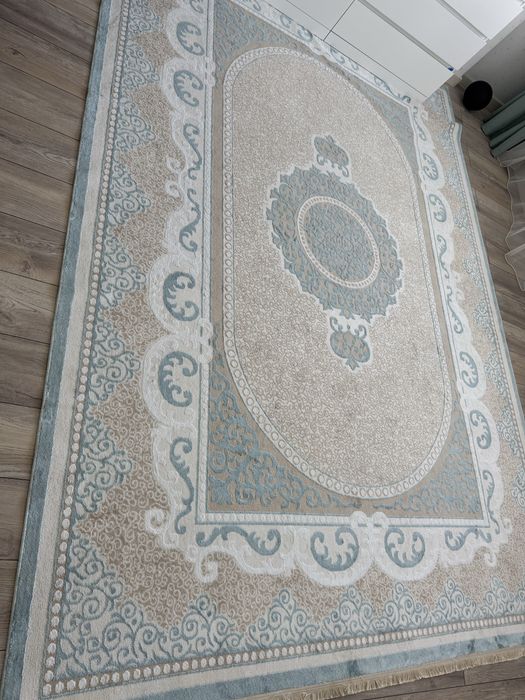 Продам ковер 2,5*3,5 . В отличном состоянии.