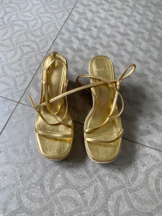 Нови сандали Mango