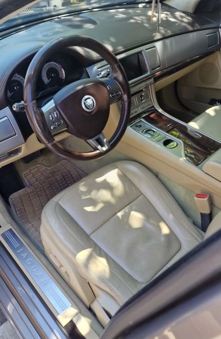 Jaguar XF-S biturbo 275 cp