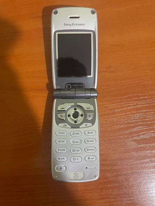 Ретро бижу Sony Ericsson Z610i (Luster Rose) - за колекция