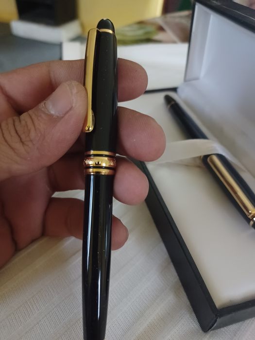 Vând set de pixuri Mont blanc