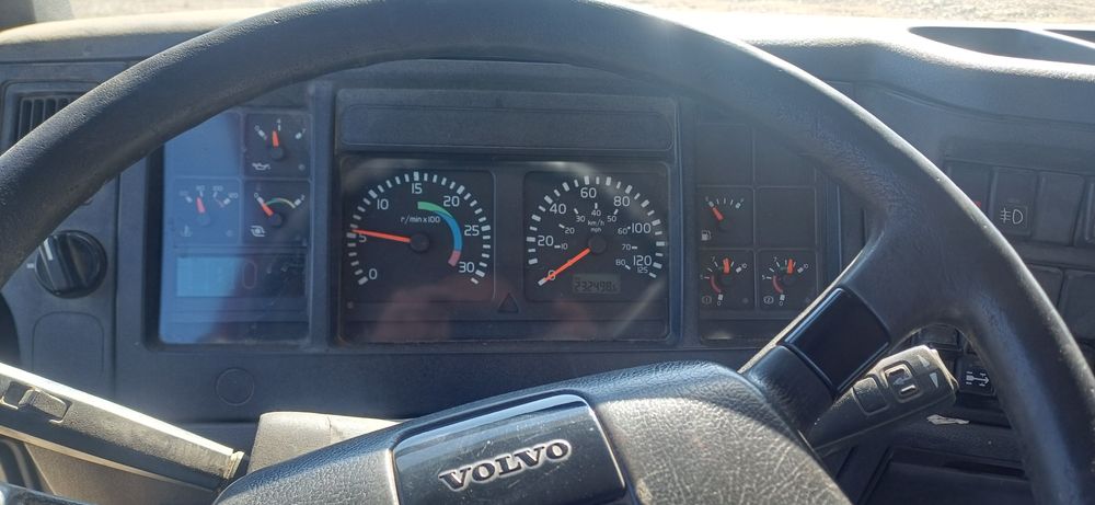 Camion Volvo Bena  basculabila